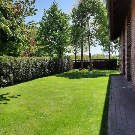 Modernes Ferienhaus In Ostfriesland Bis 10 Personen Mit 4 Schlafzimmer Und Garten Uplengen