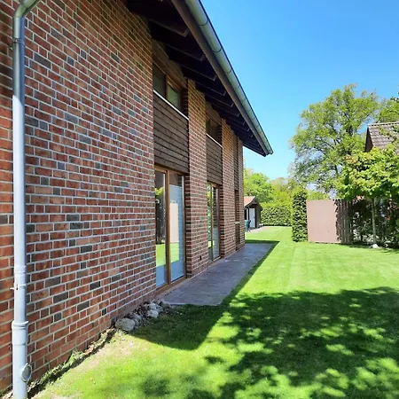 Modernes Ferienhaus In Ostfriesland Bis 10 Personen Mit 4 Schlafzimmer Und Garten Uplengen