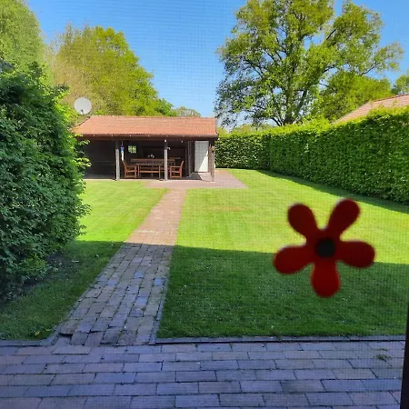 Casa de Férias Modernes Ferienhaus In Ostfriesland Bis 10 Personen Mit 4 Schlafzimmer Und Garten