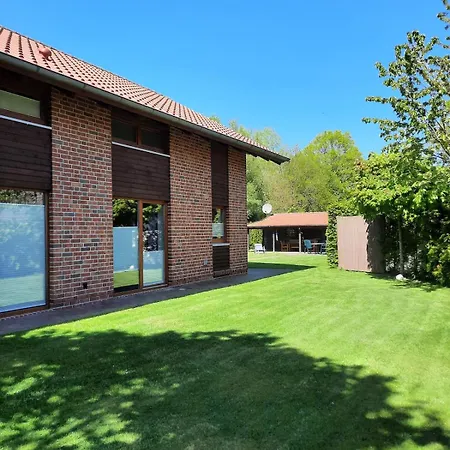 Modernes In Ostfriesland Bis 10 Personen Mit 4 Schlafzimmer Und Garten Uplengen