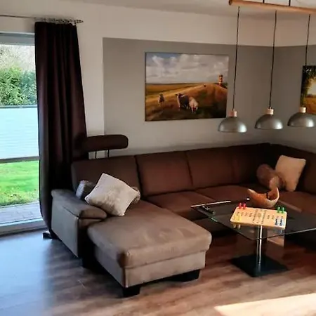 Modernes In Ostfriesland Bis 10 Personen Mit 4 Schlafzimmer Und Garten * Uplengen