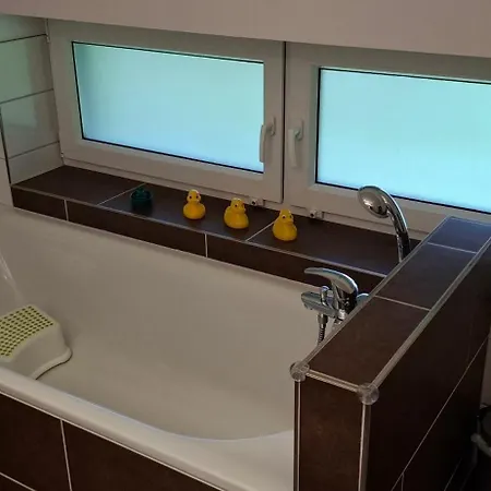 Modernes In Ostfriesland Bis 10 Personen Mit 4 Schlafzimmer Und Garten *