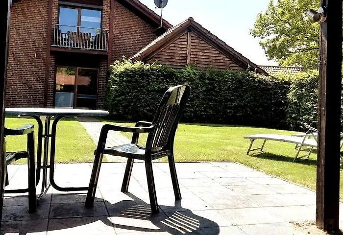 Modernes Ferienhaus In Ostfriesland Bis 10 Personen Mit 4 Schlafzimmer Und Garten Casa de Férias Uplengen