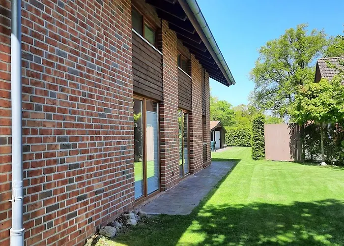 Modernes Ferienhaus In Ostfriesland Bis 10 Personen Mit 4 Schlafzimmer Und Garten Uplengen