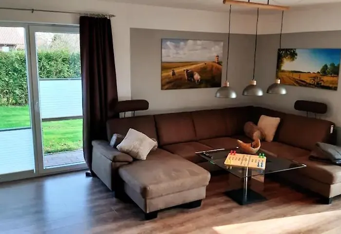 Modernes Ferienhaus In Ostfriesland Bis 10 Personen Mit 4 Schlafzimmer Und Garten * Uplengen