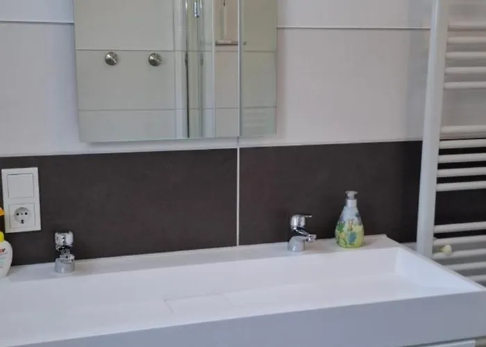 Modernes Ferienhaus In Ostfriesland Bis 10 Personen Mit 4 Schlafzimmer Und Garten Casa de Férias Uplengen
