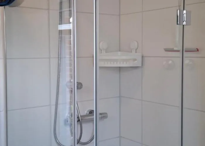 Modernes Ferienhaus In Ostfriesland Bis 10 Personen Mit 4 Schlafzimmer Und Garten Casa de Férias